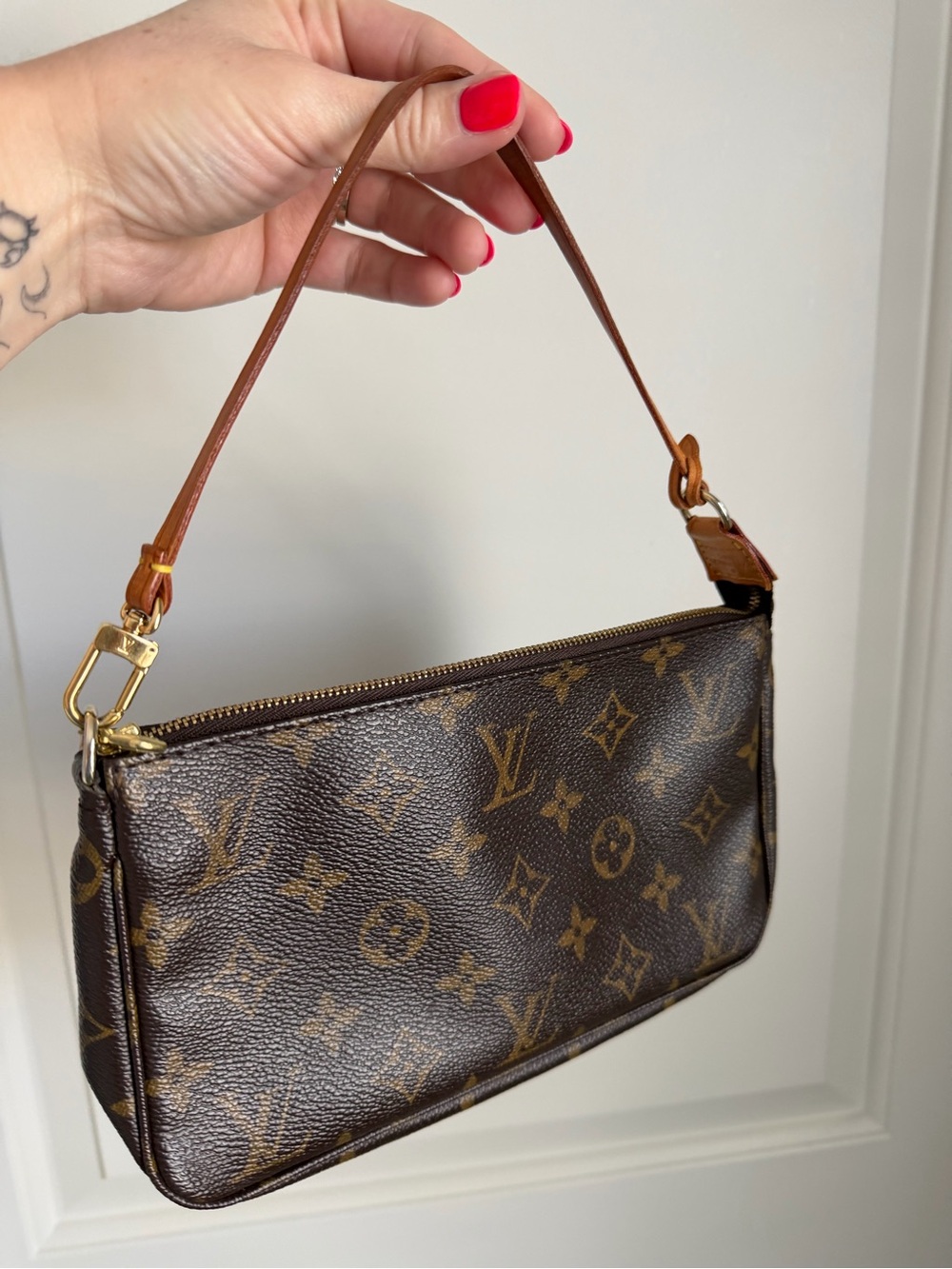 Louis Vuitton Monogram Canvas Shoulder Pochette in Brown and Tan - Picture 2 of 11